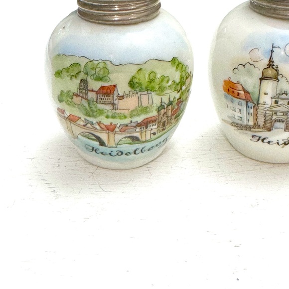 Pair of Vintage Salt & Pepper Shakers HEIDELBERG Germany Handpainted Porcelain - Picture 3 of 13